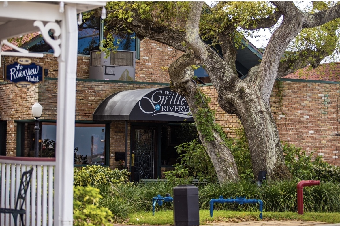 The Grille at Riverview New Smyrna Beach restaurants with outdoor seating
