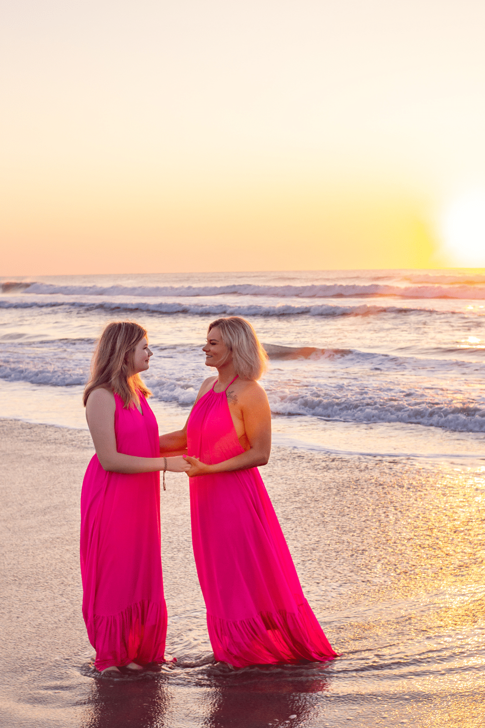cocoa beach photographer captures photo of mother and daughter at sunrise
